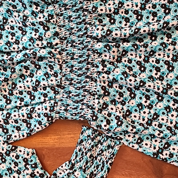 🔥Clearance🔥 Michael Kors Carnation Print Smocked Mini Dress - Picture 3 of 11